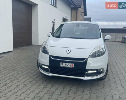 Белый Рено Сценик, объемом двигателя 2 л и пробегом 203 тыс. км за 8500 $, фото 1 на Automoto.ua