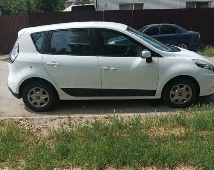 Рено Сценик 2012 в Запорожье на Automoto.ua Белый Рено Сценик, объемом двигателя 1.46 л и пробегом 178 тыс. км за 8000 $, фото 7 на Automoto.ua