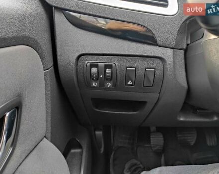 Білий Рено Сценік, об'ємом двигуна 1.46 л та пробігом 236 тис. км за 6999 $, фото 52 на Automoto.ua