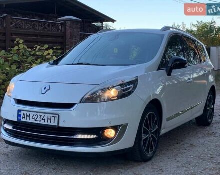 Белый Рено Сценик, объемом двигателя 1.6 л и пробегом 248 тыс. км за 8800 $, фото 3 на Automoto.ua