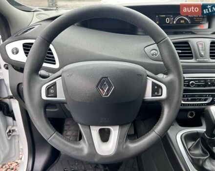 Білий Рено Сценік, об'ємом двигуна 2 л та пробігом 292 тис. км за 7800 $, фото 16 на Automoto.ua