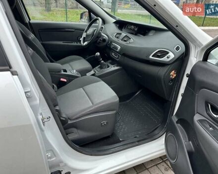 Белый Рено Сценик, объемом двигателя 1.5 л и пробегом 207 тыс. км за 7500 $, фото 16 на Automoto.ua