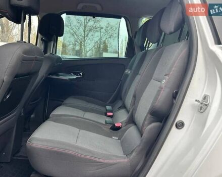 Білий Рено Сценік, об'ємом двигуна 2 л та пробігом 292 тис. км за 7800 $, фото 23 на Automoto.ua