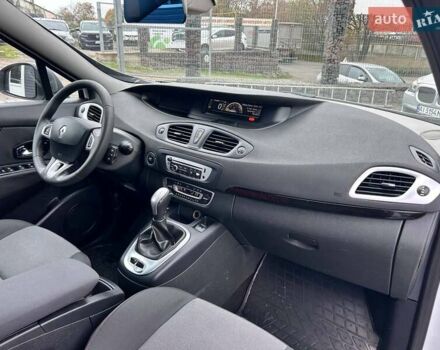 Білий Рено Сценік, об'ємом двигуна 2 л та пробігом 292 тис. км за 7800 $, фото 30 на Automoto.ua