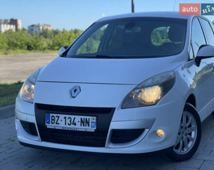 Белый Рено Сценик, объемом двигателя 1.5 л и пробегом 208 тыс. км за 7450 $, фото 1 на Automoto.ua