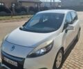 Белый Рено Сценик, объемом двигателя 1.46 л и пробегом 300 тыс. км за 7500 $, фото 1 на Automoto.ua