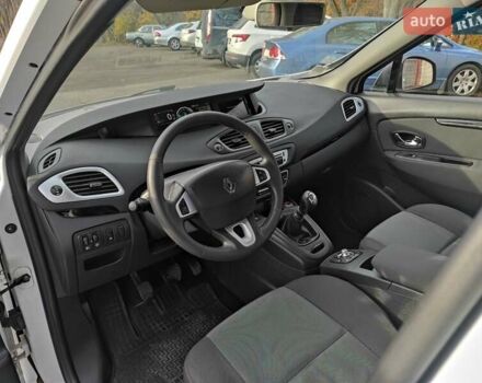 Білий Рено Сценік, об'ємом двигуна 1.46 л та пробігом 236 тис. км за 6999 $, фото 22 на Automoto.ua