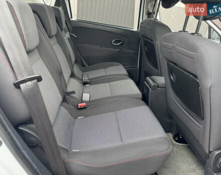 Белый Рено Сценик, объемом двигателя 1.46 л и пробегом 185 тыс. км за 7900 $, фото 36 на Automoto.ua
