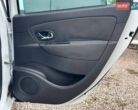 Білий Рено Сценік, об'ємом двигуна 2 л та пробігом 292 тис. км за 7800 $, фото 27 на Automoto.ua