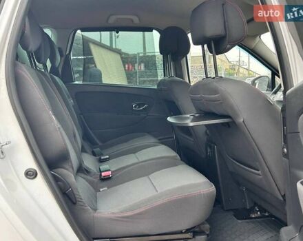 Білий Рено Сценік, об'ємом двигуна 2 л та пробігом 292 тис. км за 7800 $, фото 26 на Automoto.ua