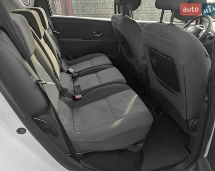 Білий Рено Сценік, об'ємом двигуна 1.46 л та пробігом 236 тис. км за 6999 $, фото 35 на Automoto.ua