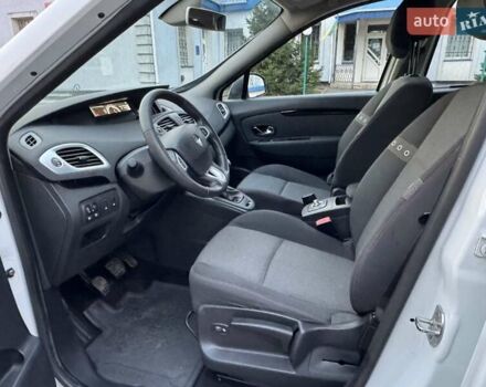 Рено Сценик 2012 в Радивилове на Automoto.ua Белый Рено Сценик, объемом двигателя 1.5 л и пробегом 205 тыс. км за 7800 $, фото 29 на Automoto.ua