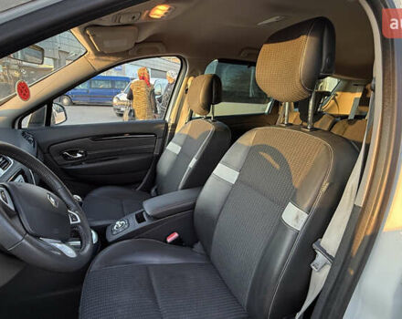 Белый Рено Сценик, объемом двигателя 1.6 л и пробегом 180 тыс. км за 9500 $, фото 7 на Automoto.ua