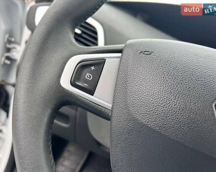 Білий Рено Сценік, об'ємом двигуна 2 л та пробігом 292 тис. км за 7800 $, фото 19 на Automoto.ua