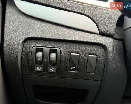 Белый Рено Сценик, объемом двигателя 1.46 л и пробегом 235 тыс. км за 8790 $, фото 16 на Automoto.ua