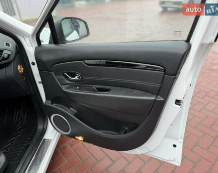 Белый Рено Сценик, объемом двигателя 1.6 л и пробегом 260 тыс. км за 7950 $, фото 51 на Automoto.ua