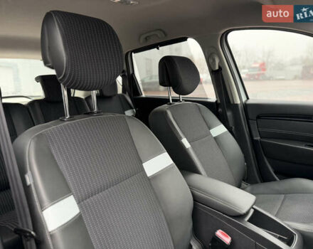 Белый Рено Сценик, объемом двигателя 1.6 л и пробегом 260 тыс. км за 7950 $, фото 56 на Automoto.ua