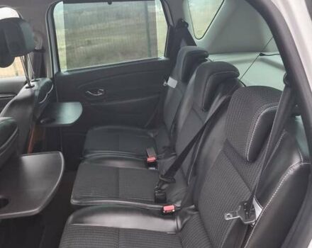 Белый Рено Сценик, объемом двигателя 1.5 л и пробегом 223 тыс. км за 8400 $, фото 31 на Automoto.ua