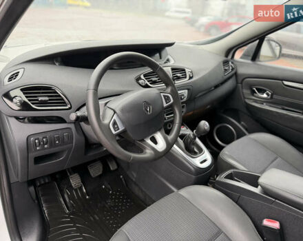 Белый Рено Сценик, объемом двигателя 1.6 л и пробегом 260 тыс. км за 7950 $, фото 25 на Automoto.ua