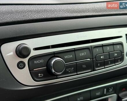 Белый Рено Сценик, объемом двигателя 1.46 л и пробегом 235 тыс. км за 8790 $, фото 24 на Automoto.ua