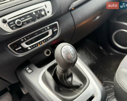 Белый Рено Сценик, объемом двигателя 1.6 л и пробегом 260 тыс. км за 7950 $, фото 32 на Automoto.ua