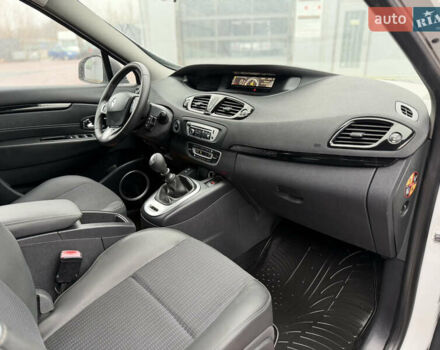 Белый Рено Сценик, объемом двигателя 1.6 л и пробегом 260 тыс. км за 7950 $, фото 53 на Automoto.ua