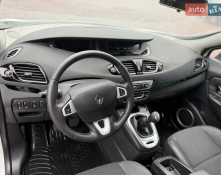 Белый Рено Сценик, объемом двигателя 1.6 л и пробегом 260 тыс. км за 7950 $, фото 28 на Automoto.ua