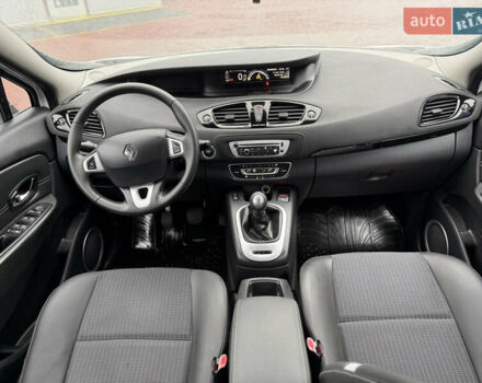 Белый Рено Сценик, объемом двигателя 1.6 л и пробегом 260 тыс. км за 7950 $, фото 47 на Automoto.ua