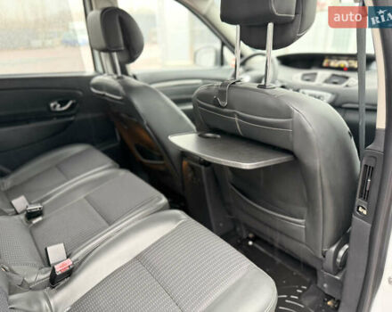 Белый Рено Сценик, объемом двигателя 1.6 л и пробегом 260 тыс. км за 7950 $, фото 46 на Automoto.ua