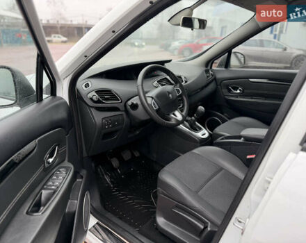 Белый Рено Сценик, объемом двигателя 1.6 л и пробегом 260 тыс. км за 7950 $, фото 22 на Automoto.ua