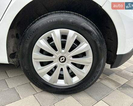 Белый Рено Сценик, объемом двигателя 1.5 л и пробегом 148 тыс. км за 8400 $, фото 39 на Automoto.ua