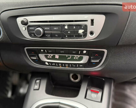 Белый Рено Сценик, объемом двигателя 1.6 л и пробегом 260 тыс. км за 7950 $, фото 60 на Automoto.ua