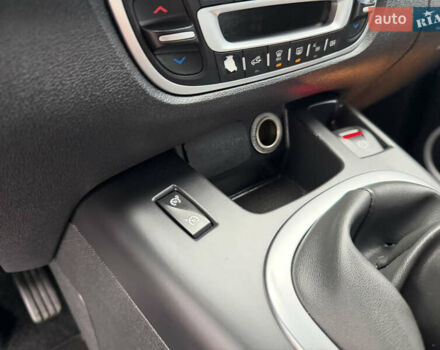 Белый Рено Сценик, объемом двигателя 1.6 л и пробегом 260 тыс. км за 7950 $, фото 33 на Automoto.ua