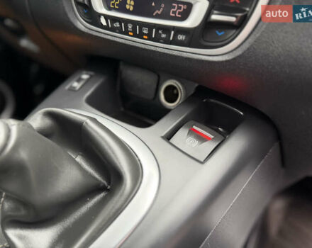 Белый Рено Сценик, объемом двигателя 1.6 л и пробегом 260 тыс. км за 7950 $, фото 61 на Automoto.ua