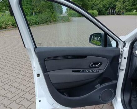 Белый Рено Сценик, объемом двигателя 1.46 л и пробегом 258 тыс. км за 8700 $, фото 8 на Automoto.ua