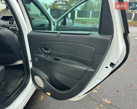 Білий Рено Сценік, об'ємом двигуна 1.46 л та пробігом 265 тис. км за 6550 $, фото 40 на Automoto.ua