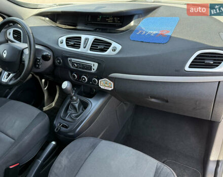 Белый Рено Сценик, объемом двигателя 1.46 л и пробегом 215 тыс. км за 7700 $, фото 61 на Automoto.ua