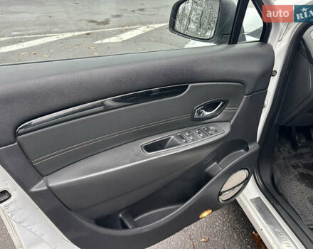 Білий Рено Сценік, об'ємом двигуна 1.46 л та пробігом 265 тис. км за 6550 $, фото 26 на Automoto.ua