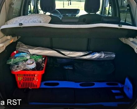 Білий Рено Сценік, об'ємом двигуна 1.5 л та пробігом 215 тис. км за 9800 $, фото 3 на Automoto.ua