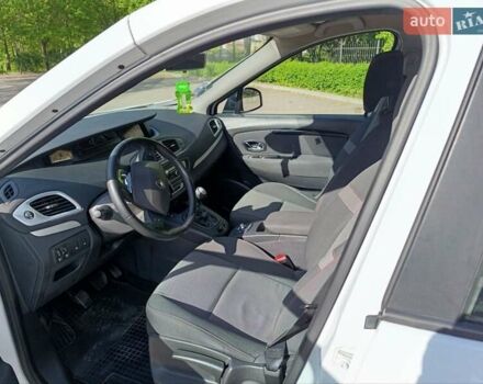 Белый Рено Сценик, объемом двигателя 1.46 л и пробегом 258 тыс. км за 8700 $, фото 11 на Automoto.ua