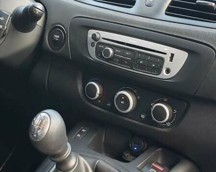 Рено Сценик 2014 в Ровно на Automoto.ua Белый Рено Сценик, объемом двигателя 1.5 л и пробегом 244 тыс. км за 8400 $, фото 5 на Automoto.ua