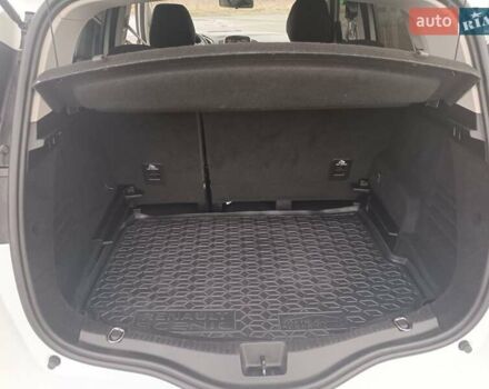 Белый Рено Сценик, объемом двигателя 1.5 л и пробегом 249 тыс. км за 11700 $, фото 27 на Automoto.ua