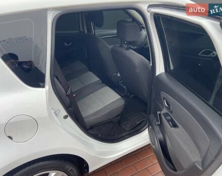 Білий Рено Сценік, об'ємом двигуна 1.46 л та пробігом 200 тис. км за 9900 $, фото 4 на Automoto.ua