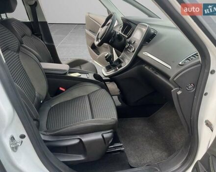 Білий Рено Сценік, об'ємом двигуна 1.5 л та пробігом 285 тис. км за 17000 $, фото 5 на Automoto.ua