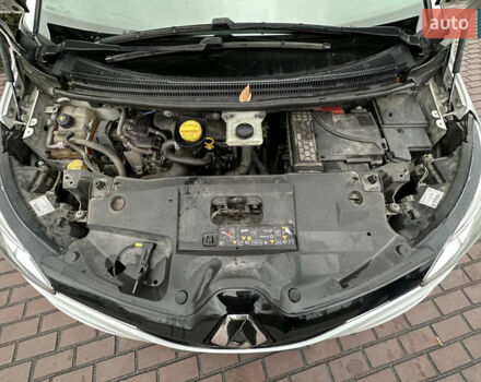 Білий Рено Сценік, об'ємом двигуна 1.5 л та пробігом 176 тис. км за 13300 $, фото 28 на Automoto.ua