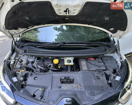 Белый Рено Сценик, объемом двигателя 1.46 л и пробегом 210 тыс. км за 14999 $, фото 51 на Automoto.ua