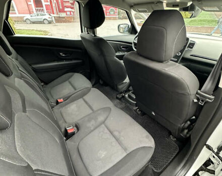 Білий Рено Сценік, об'ємом двигуна 1.5 л та пробігом 176 тис. км за 13300 $, фото 15 на Automoto.ua