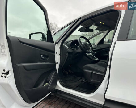 Білий Рено Сценік, об'ємом двигуна 1.5 л та пробігом 176 тис. км за 13300 $, фото 11 на Automoto.ua