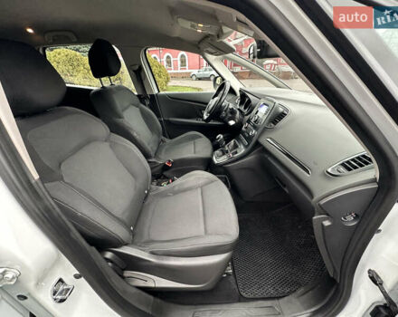 Білий Рено Сценік, об'ємом двигуна 1.5 л та пробігом 176 тис. км за 13300 $, фото 19 на Automoto.ua