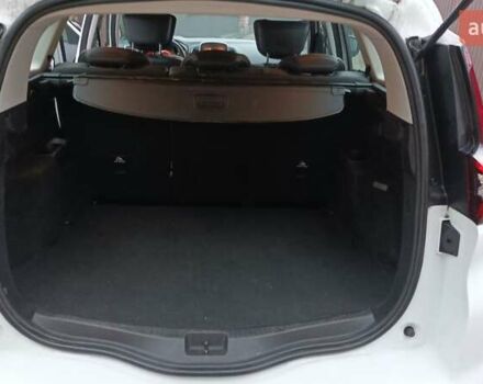 Белый Рено Сценик, объемом двигателя 1.46 л и пробегом 245 тыс. км за 14600 $, фото 4 на Automoto.ua